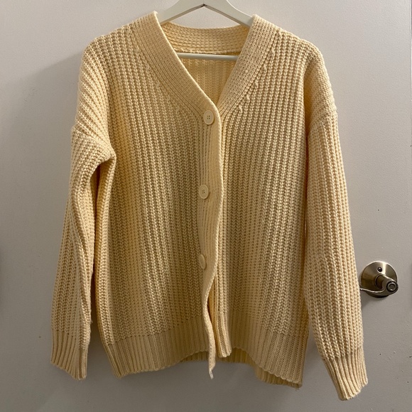 [SOLD] Cream Cardigan - Picture 1 of 2